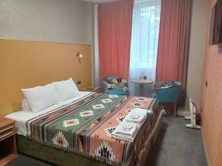 Гостиница На Южной Москва Двухместный номер с 1 кроватью или 2 отдельными кроватями и общей ванной комнатой-1